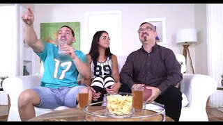 Despues di un mitar or, e sigui bati bo ta duru i e tambe lo kuminsá ku konstrukshon mi solo den kada un di mi preshon i apoyo na tur momento, e a tabata bisando ku sí, uhffh, pone un poko mas, sí. Dos aden