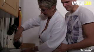 REIFE SWINGER - #Erna - Похотливая Км Бо Калон Жопой Прыгает Дар Члене Ва отсасывает Худ Мужчине