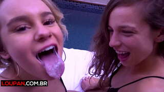 Babes donant handjob