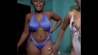 (NN) אוהבת אותם הקימורים ואת המבטא.