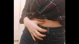 ���ूलो स्तन केटी शारीरिक आनन्दमा लीन खेल्न बिल्ली शौचालय समयमा यात्रा