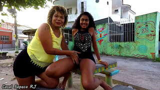 Novinha tira yon maskara com o casal sapeca