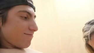 Երիտասարդ պիժոն ստանում է գերազանց խորին глотку է շեկո милф