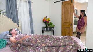 Daan ama-ama gangbang gangbang sa iyang niwang latina anak-anak nga babaye