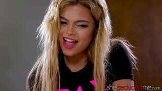 Թեժ Քույրը Կանանց Հասարակության Массировала Եւ Соблазняла