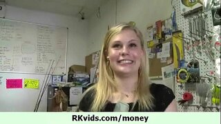 ���ူပြင်းတဲ့ဆယ်ကျော်သက်မိန်းကလေးတစ်ဦးစေပြီးမင်းသူမအတြက္ေငြ ၁၀