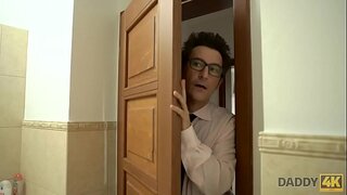 DADDY4K. בדיקות מודרניות נימוסים