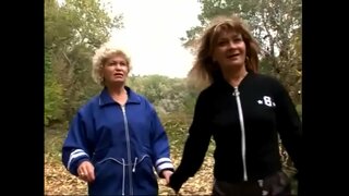 سینگ ماں چاہتے ہیں استعمال کرنے کے لئے ایک دوسرے کے ساتھ&amp;#039;بلی گھاس پر