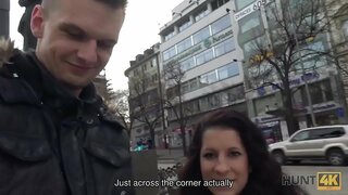 HUNT4K.शिकारी पाता लोभी वेश्या Jocelyne Z Vaclav गरेको वर्ग मा प्राग