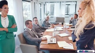 Busty milf کاروباری جانے کے سر سر کرنے کے دوران ایک boardmeeting.دوسرے تاجروں سے باہر حاصل کرنے کے طور پر فوری طور پر وہ کے طور پر کر سکتے ہیں.آخر میں ، ماں نے کمرے میں خود کے لئے اور شروع چومنا اور ایک دوسرے کو چاٹنا